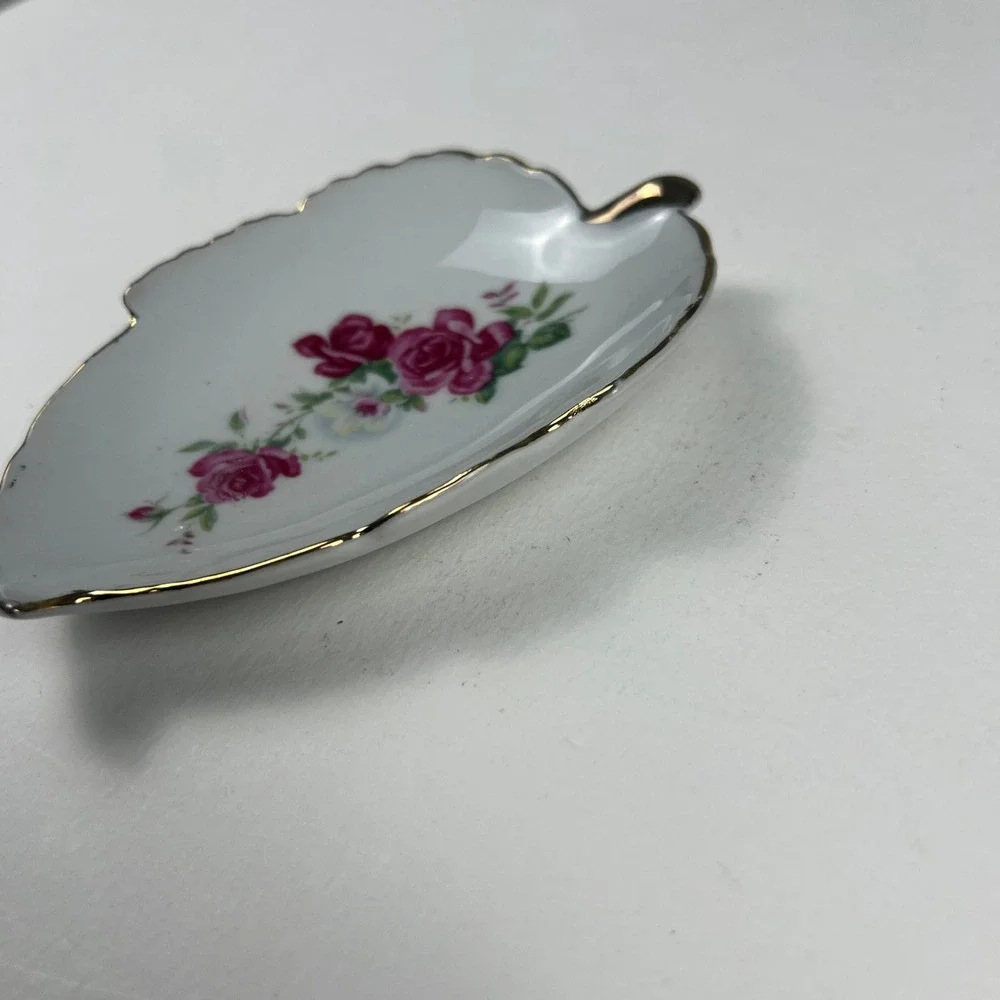 Unbranded vintage porcelain